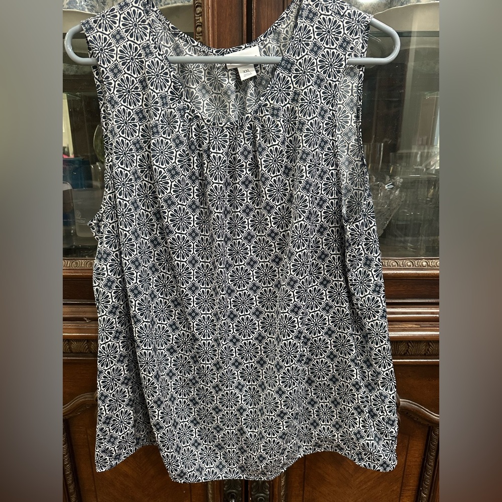 Liz Claiborne Floral Pattern Navy and White Sleeveless Top XXL Never Worn